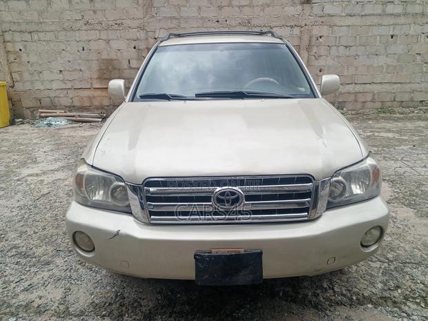 Toyota Highlander Limited V6 FWD 2002 Gold