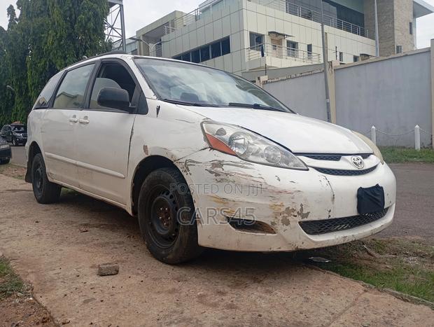 Toyota Sienna 2006 White
