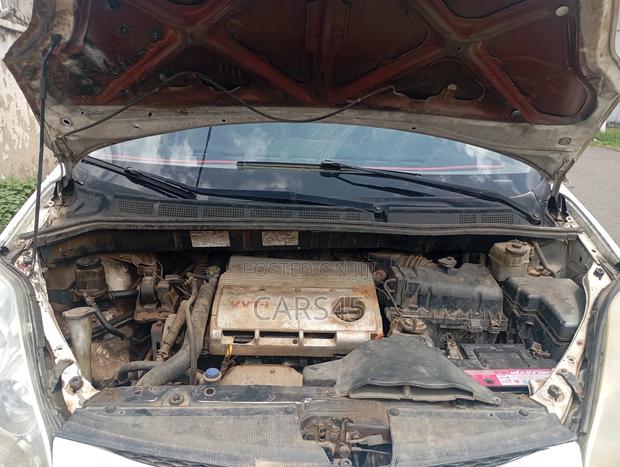 Toyota Sienna 2006 White