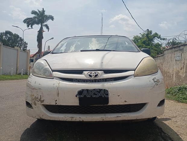Toyota Sienna 2006 White