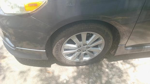 Toyota Corolla LE 4dr Sedan (1.8L 4cyl 4A) 2012 Gray