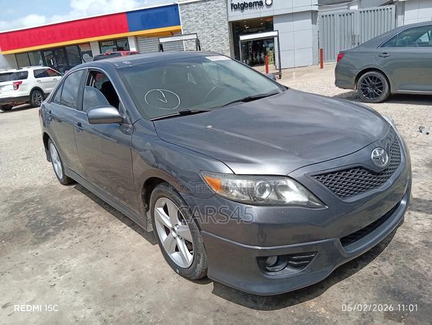 Toyota Camry 2011 Gray