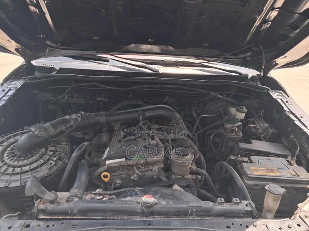 Toyota Hilux 2016 Black