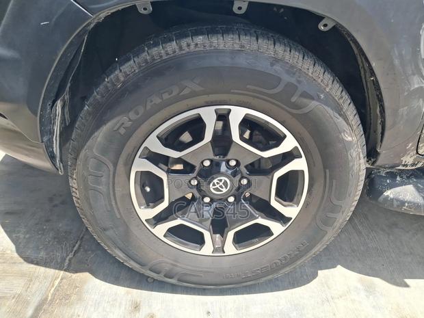 Toyota Hilux 2016 Black