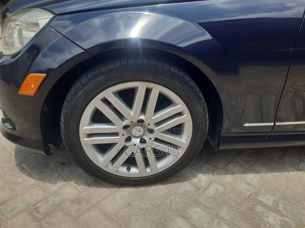 Mercedes-Benz C300 2009 Blue
