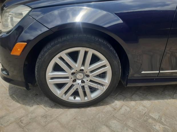 Mercedes-Benz C300 2009 Blue