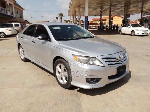 Toyota Camry 2010 Silver