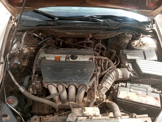 Honda Accord 2005 Gold