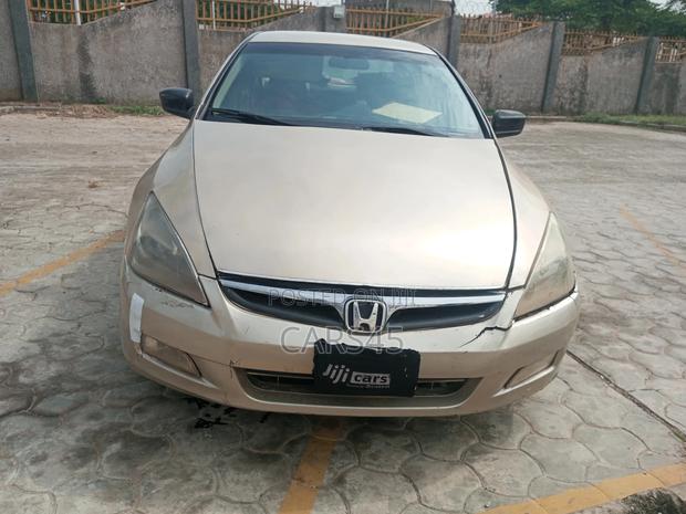 Honda Accord 2005 Gold