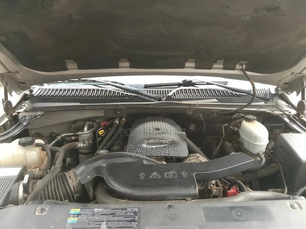 Chevrolet Suburban 2005 Silver
