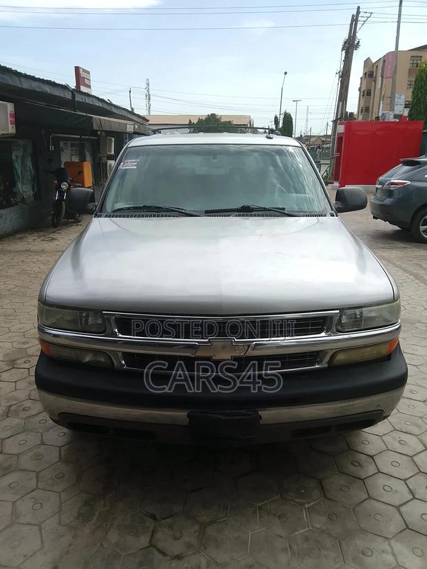 Chevrolet Suburban 2005 Silver