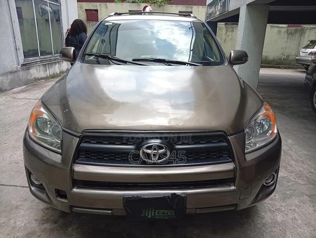 Toyota RAV4 2010 Gray