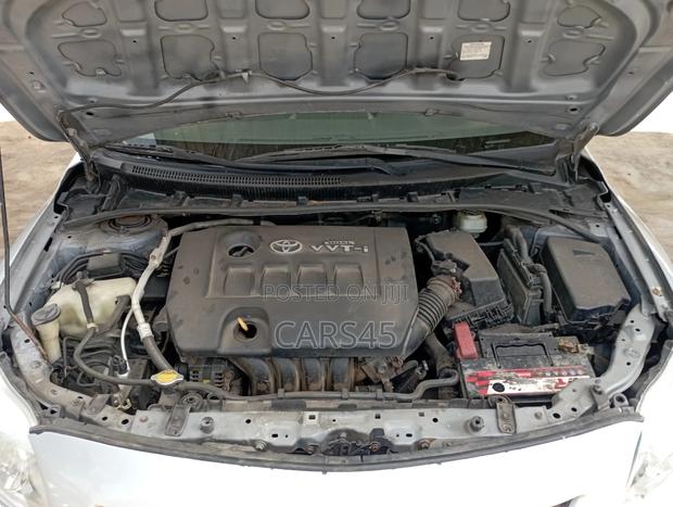 Toyota Corolla 2010 Silver