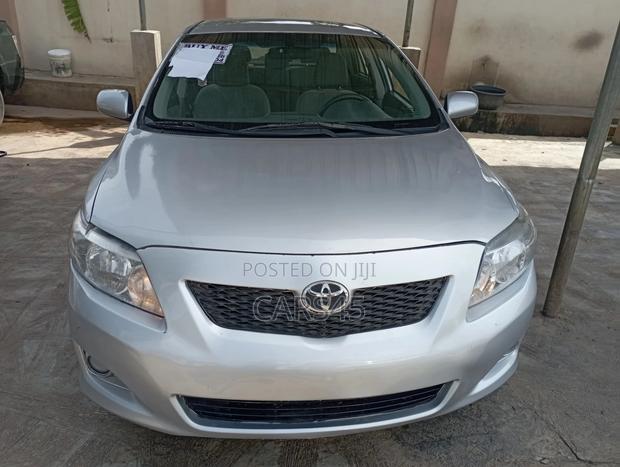 Toyota Corolla 2010 Silver