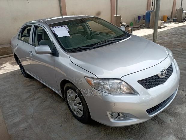 Toyota Corolla 2010 Silver