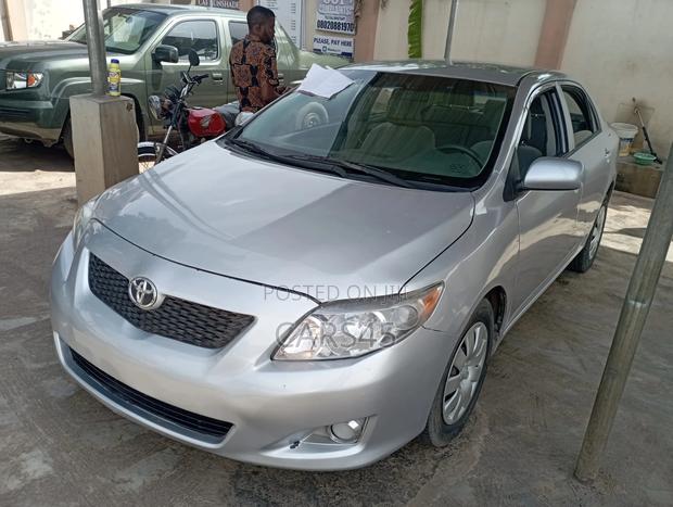 Toyota Corolla 2010 Silver