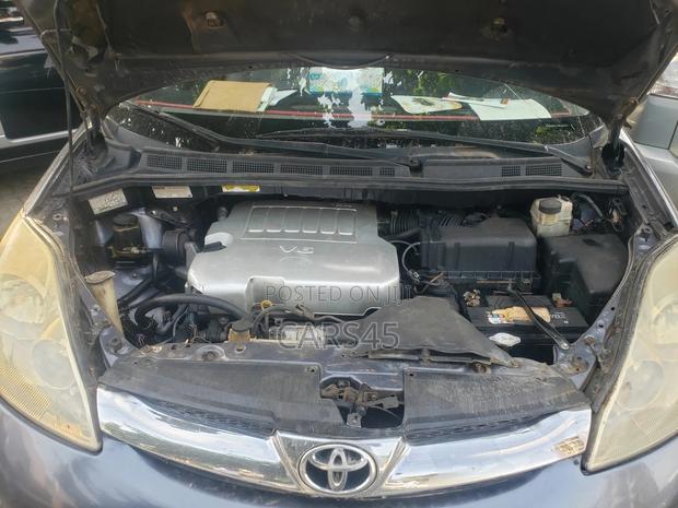 Toyota Sienna 2009 Blue
