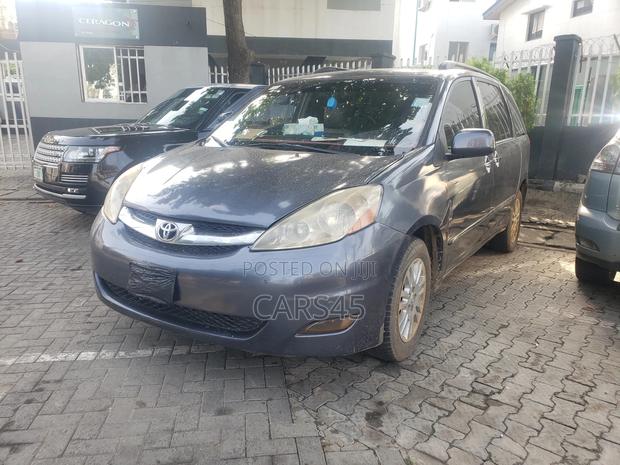 Toyota Sienna 2009 Blue