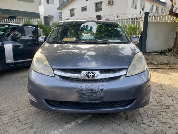 Toyota Sienna 2009 Blue
