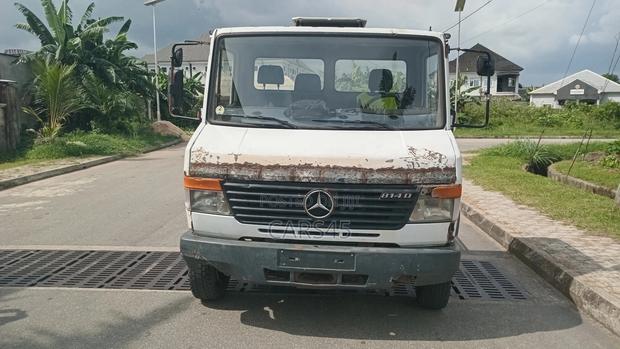Mercedes-Benz 300D 2000 White