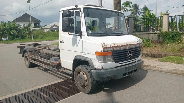 Mercedes-Benz 300D 2000 White