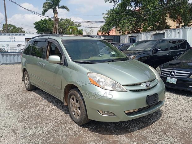 Toyota Sienna 2008 Green