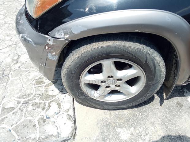 Toyota RAV4 Base AWD 2001 Black