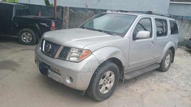 Nissan Pathfinder SE 2005 Silver