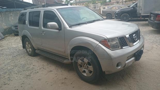 Nissan Pathfinder SE 2005 Silver