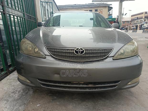 Toyota Camry 2004 Gray