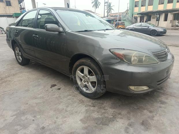 Toyota Camry 2004 Gray