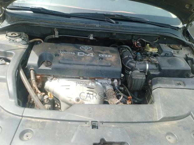 Toyota Avensis 2005 Gray