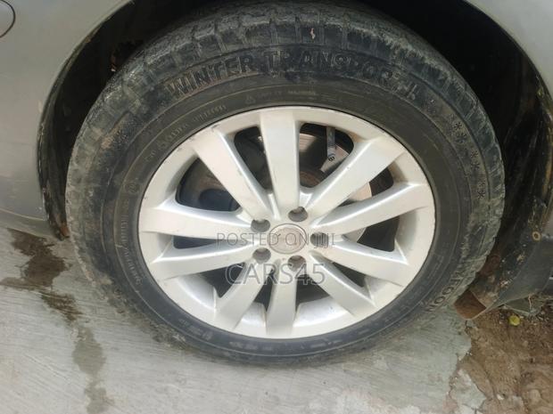 Toyota Avensis 2005 Gray