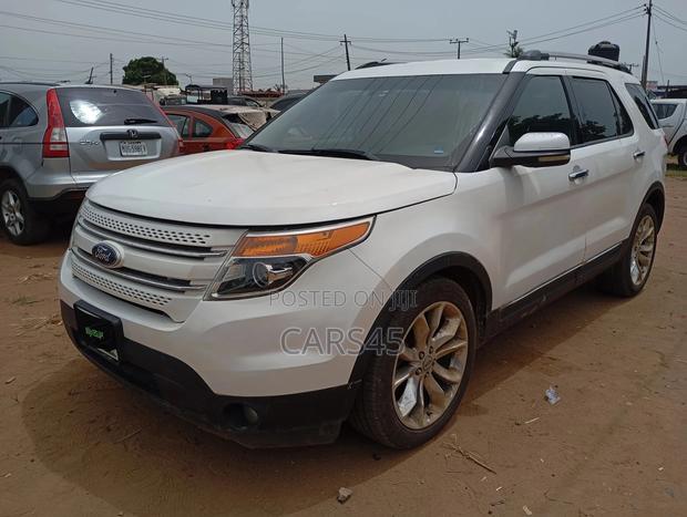 Ford Explorer Base 4dr 4x4 (3.5L 6cyl 6A) 2011 White