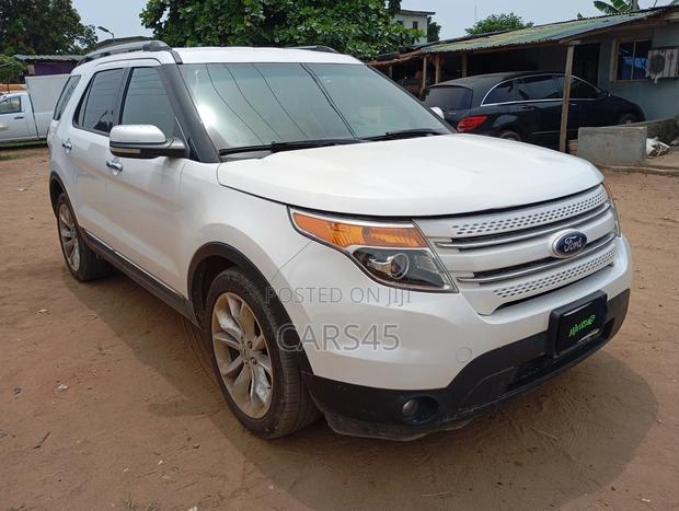 Ford Explorer Base 4dr 4x4 (3.5L 6cyl 6A) 2011 White