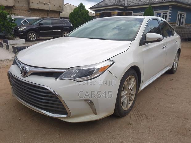 Toyota Avalon XLE Premium 4dr Sedan (3.5L 6cyl 6A) 2015 White
