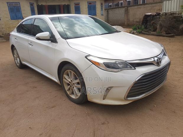 Toyota Avalon XLE Premium 4dr Sedan (3.5L 6cyl 6A) 2015 White
