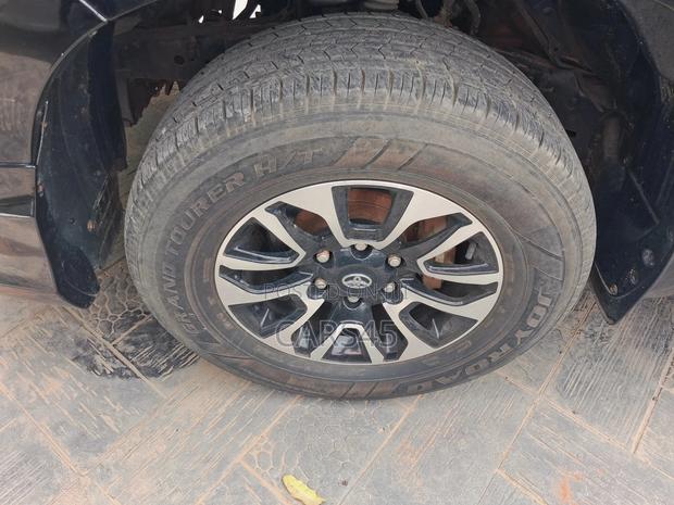 Toyota Land Cruiser Prado 2011 Black