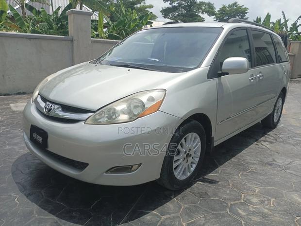 Toyota Sienna LE 4WD 2007 Silver
