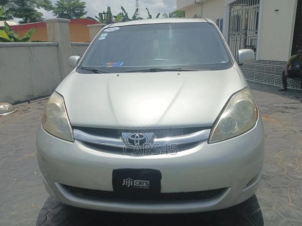 Toyota Sienna LE 4WD 2007 Silver
