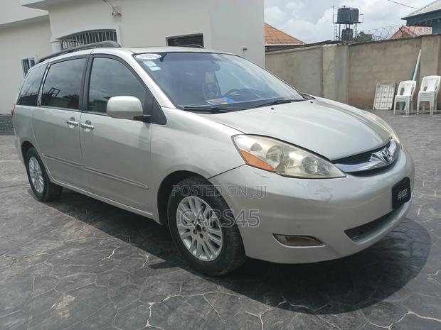 Toyota Sienna LE 4WD 2007 Silver