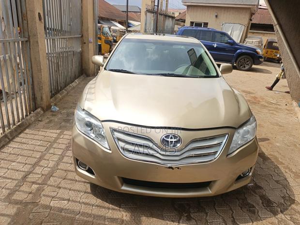 Toyota Camry 2011 Gold