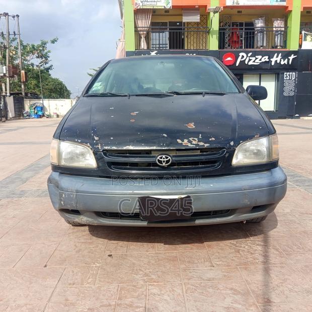Toyota Sienna 1998 Black