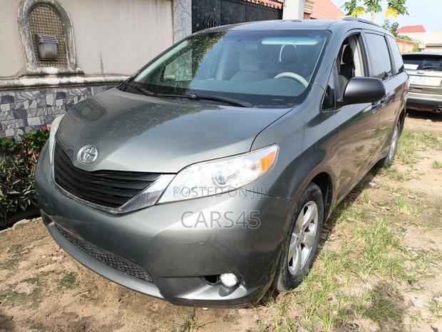 Toyota Sienna 2012 Green