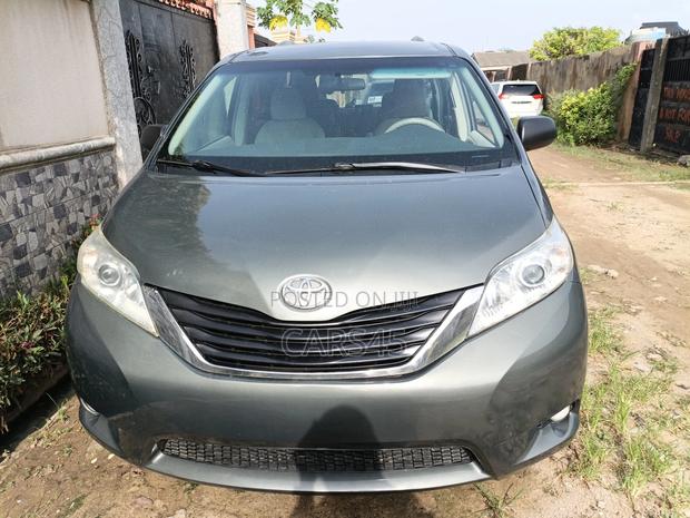 Toyota Sienna 2012 Green