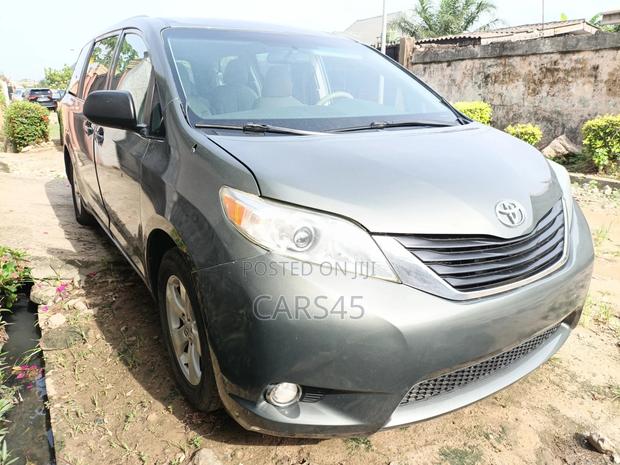 Toyota Sienna 2012 Green