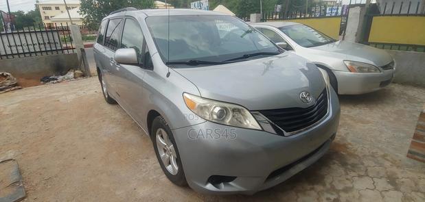 Toyota Sienna 2014 Silver