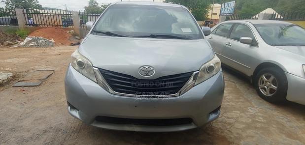 Toyota Sienna 2014 Silver