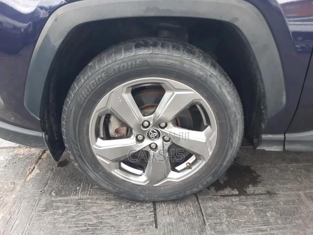 Toyota RAV4 Hybrid 2020 Blue