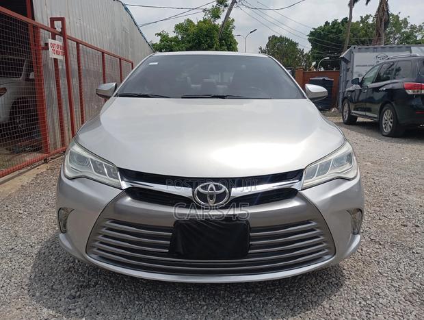 Toyota Camry 2015 Silver